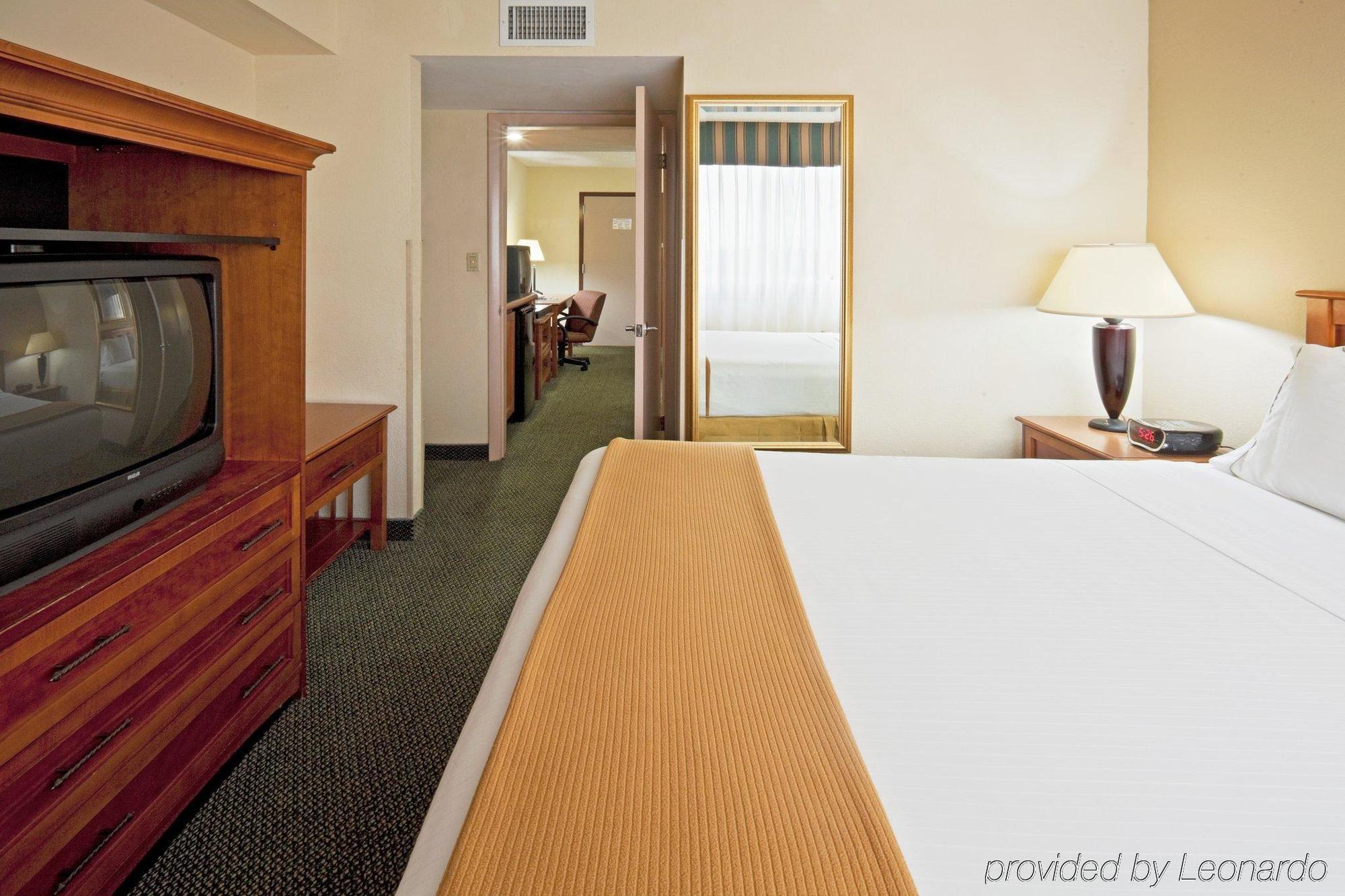 Holiday Inn Express Hotel & Suites Miami - Hialeah By Ihg מראה חיצוני תמונה
