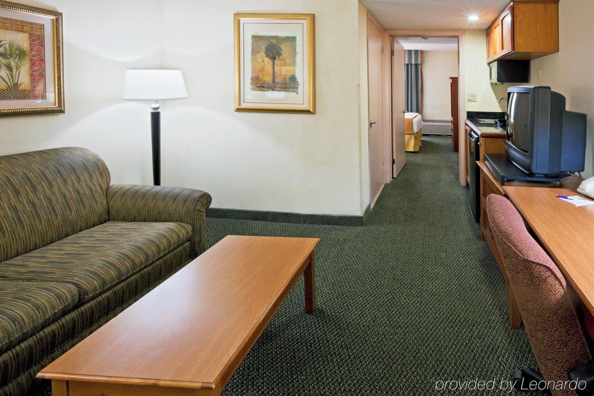 Holiday Inn Express Hotel & Suites Miami - Hialeah By Ihg מראה חיצוני תמונה