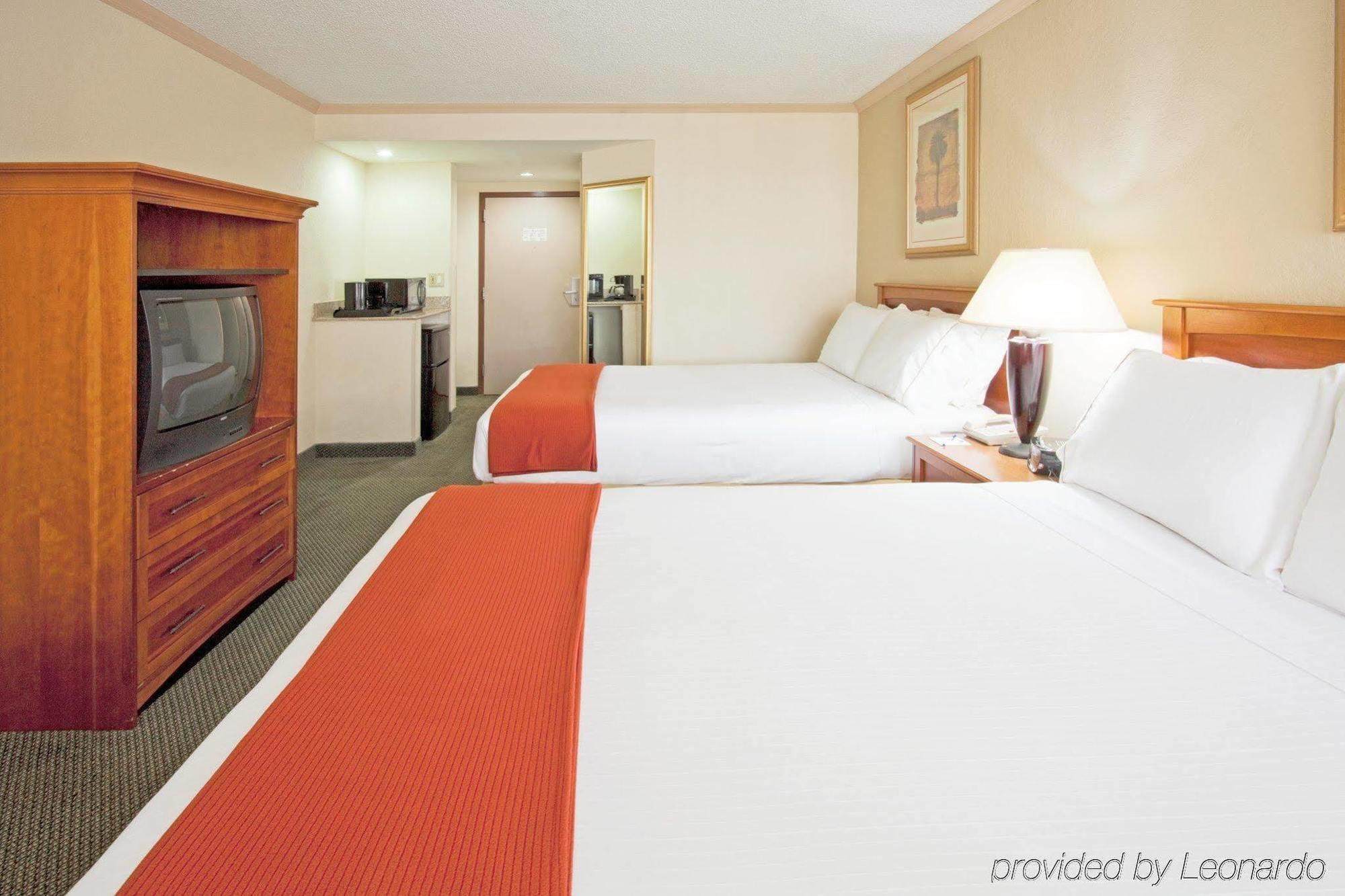 Holiday Inn Express Hotel & Suites Miami - Hialeah By Ihg מראה חיצוני תמונה