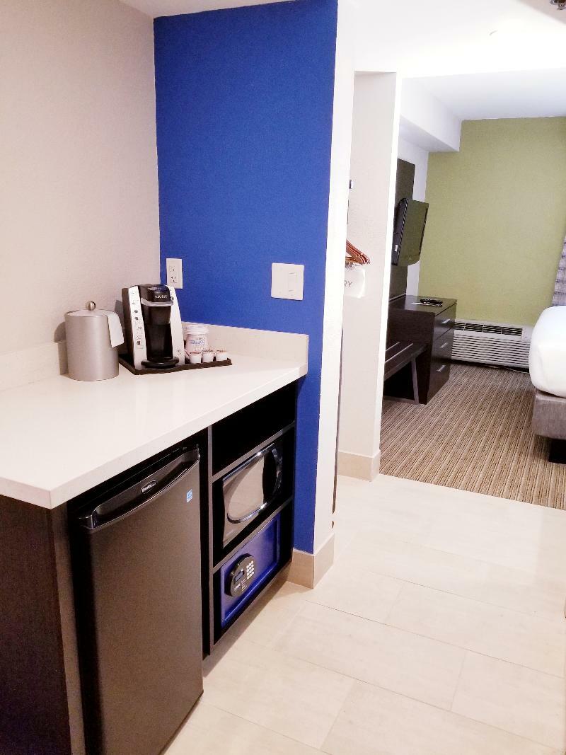 Holiday Inn Express Hotel & Suites Miami - Hialeah By Ihg מראה חיצוני תמונה