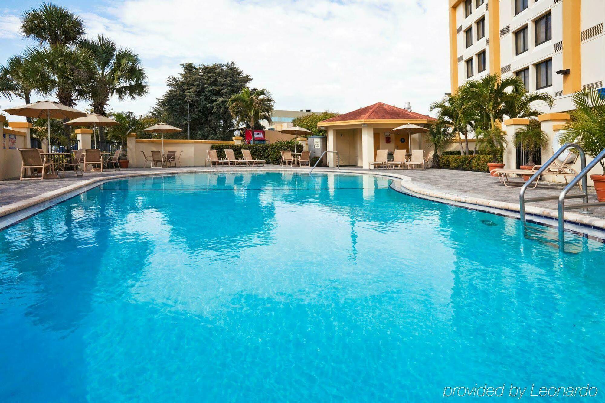 Holiday Inn Express Hotel & Suites Miami - Hialeah By Ihg מראה חיצוני תמונה