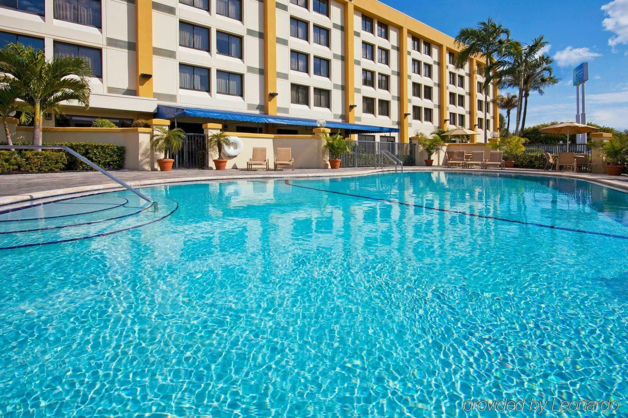 Holiday Inn Express Hotel & Suites Miami - Hialeah By Ihg מראה חיצוני תמונה